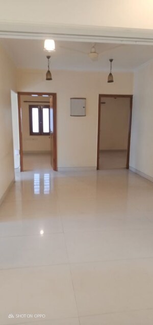 Room in 3.5 BHK Apartment at Vasant Kunj – for Rent