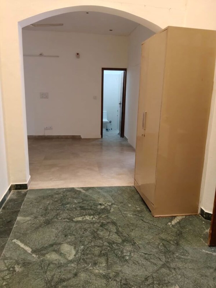 Room, sector 23 3 Bedroom 1800 Sq.Ft. Builder Floor In Sector 23 Gurgaon 9919873