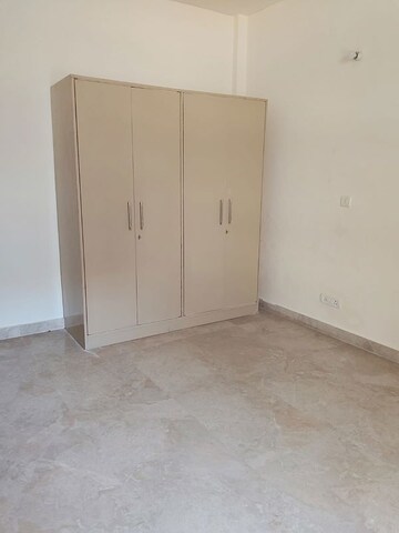 Room in 3 BHK Builder Floor at Sector 23 – for Rent