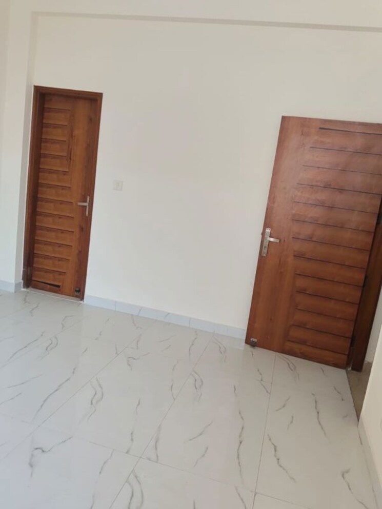 Room, sector 23 3 Bedroom 1800 Sq.Ft. Builder Floor In Sector 23 Gurgaon 9919873