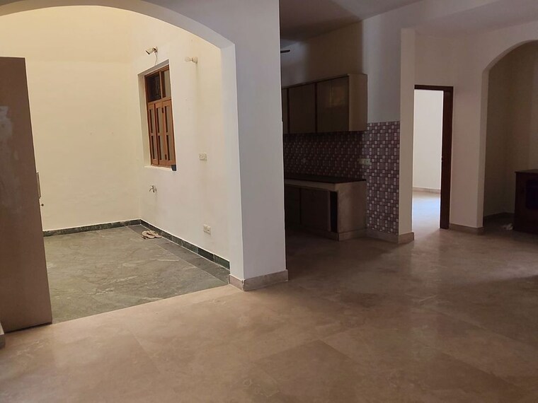 Room, sector 23 3 Bedroom 1800 Sq.Ft. Builder Floor In Sector 23 Gurgaon 9919873