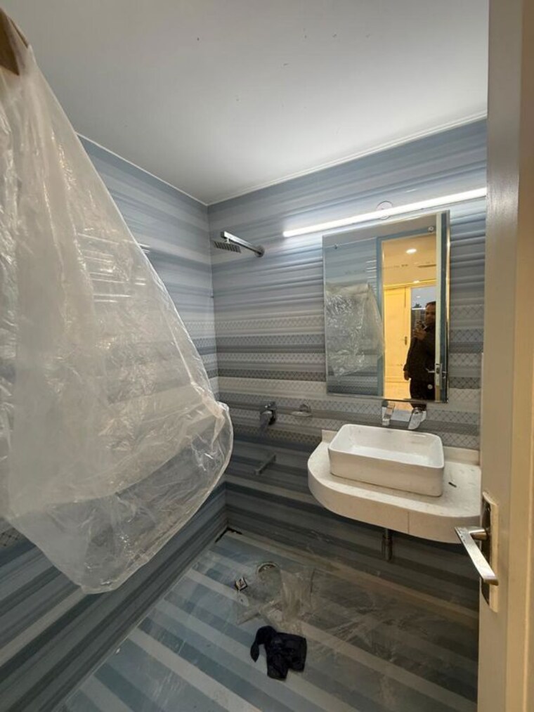 Bathroom, kalkaji 3 Bedroom 1800 Sq.Ft. Builder Floor In Kalkaji Delhi 9919876