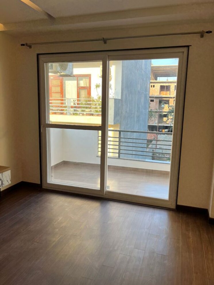 Room, unitech-south-city-ii 3 Bedroom 1800 Sq.Ft. Builder Floor In Sector 50 Gurgaon 9919888