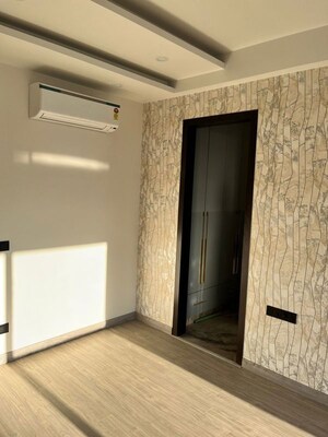 Room in 3 BHK Builder Floor at Unitech South City II, Sector 50 – for Rent