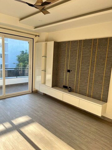 Room in 3 BHK Builder Floor at Unitech South City II, Sector 50 – for Rent