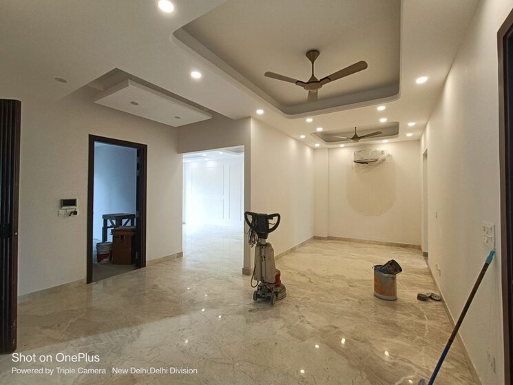 Room, greater kailash ii 3 Bedroom 250 Sq.Yd. Builder Floor In Greater Kailash ii Delhi 9919889