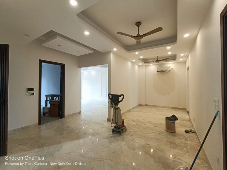 Room, greater kailash ii 3 Bedroom 250 Sq.Yd. Builder Floor In Greater Kailash ii Delhi 9919889