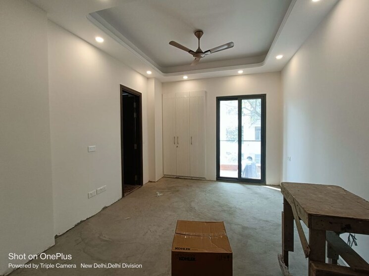 Room, greater kailash ii 3 Bedroom 250 Sq.Yd. Builder Floor In Greater Kailash ii Delhi 9919889