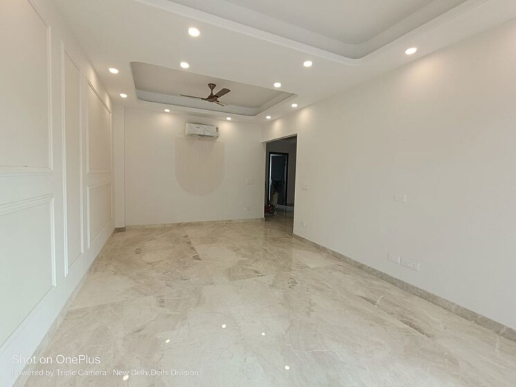 Room, greater kailash ii 3 Bedroom 250 Sq.Yd. Builder Floor In Greater Kailash ii Delhi 9919889