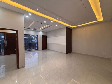 Room in 6 BHK Independent House at Aerocity – for Sale