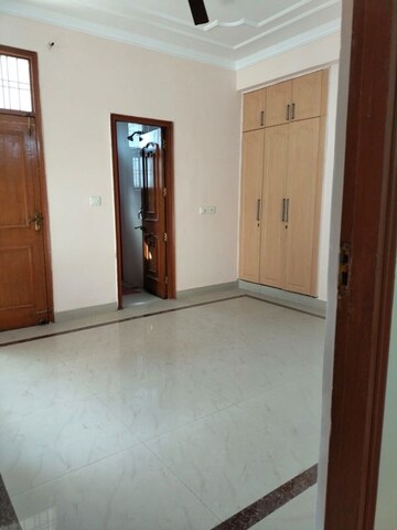 Room in 3 BHK Builder Floor at AEZ Aloha, Sector 57 – for Rent