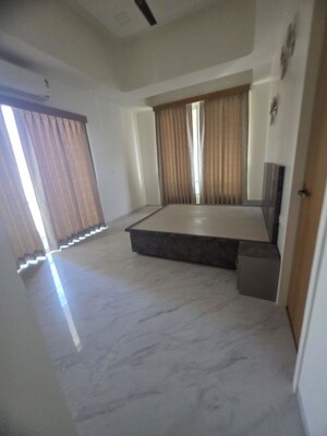 Room in 3 BHK Apartment at Indiabulls Sky Forest, Lower Parel – for Sale