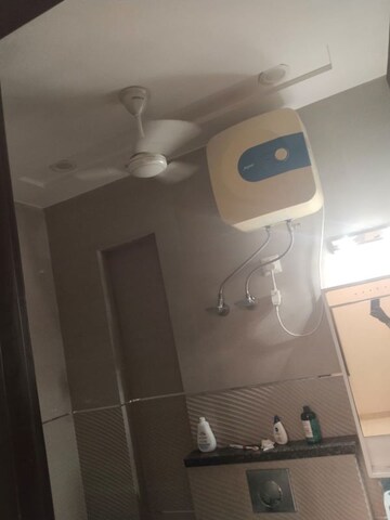 Bathroom in 3.5 BHK Apartment at Unitech Fresco, Sector 50 – for Rent