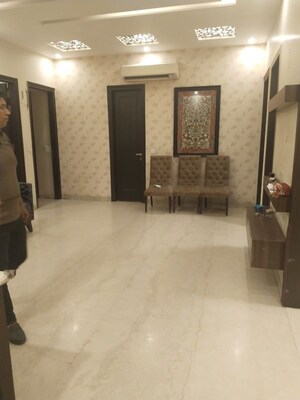 Room in 3.5 BHK Apartment at Unitech Fresco, Sector 50 – for Rent