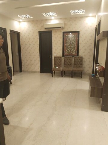 Room in 3.5 BHK Apartment at Unitech Fresco, Sector 50 – for Rent