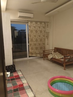 3.5 BHK + Pooja Room,Servant Room Apartment For Rent in Unitech Fresco