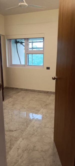 Room in 1 BHK Apartment at Colaba – for Rent