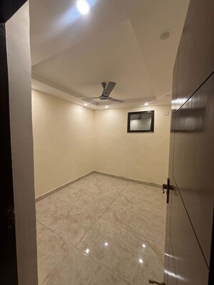 Room in 2 BHK Builder Floor at Kalkaji – for Rent