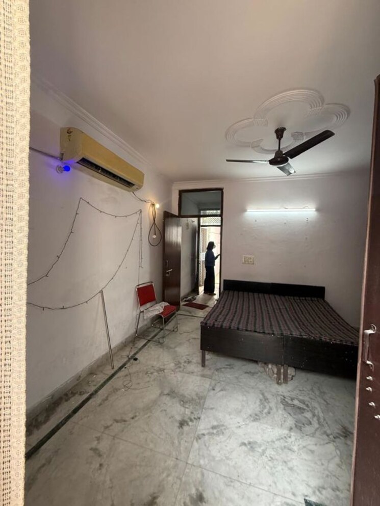 Room, kalkaji 1 Bedroom 500 Sq.Ft. Builder Floor In Kalkaji Delhi 9919973