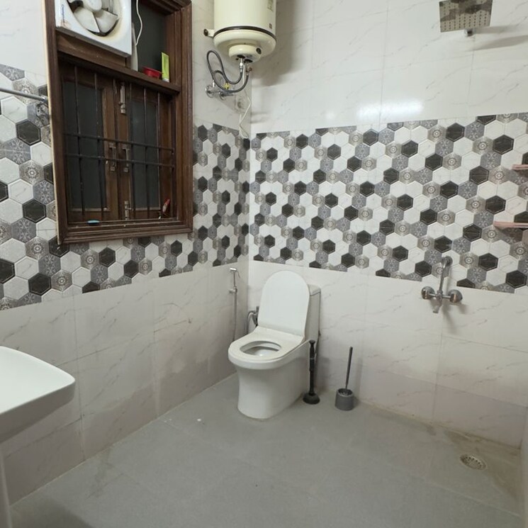 Bathroom, chattarpur 3 Bedroom 1250 Sq.Ft. Builder Floor In Chattarpur Delhi 9919989