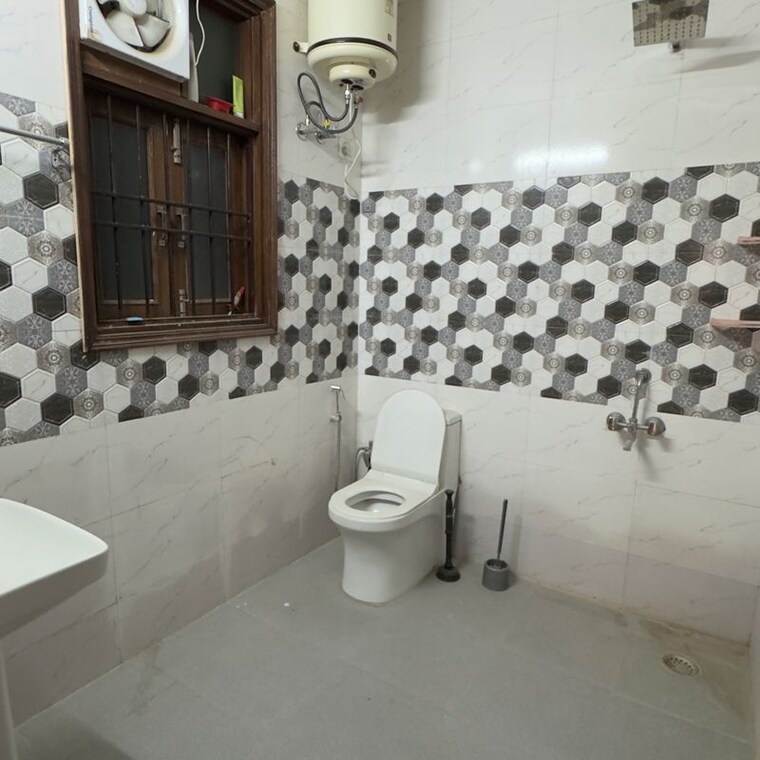 Bathroom, chattarpur 3 Bedroom 1250 Sq.Ft. Builder Floor In Chattarpur Delhi 9919989