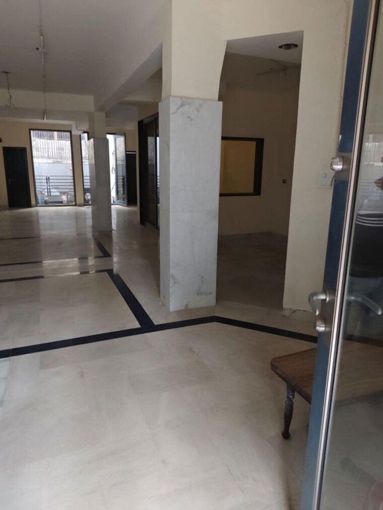 Team Area, shivalik colony Commercial Office Space 1400 Sq.Ft. In Shivalik Colony Delhi 9919976