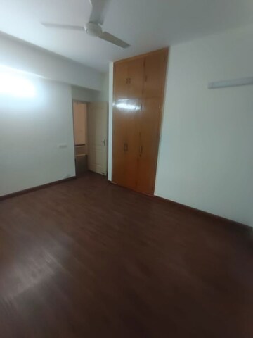 Room in 3.5 BHK Apartment at Emaar Emerald Floors, Sector 65 – for Rent