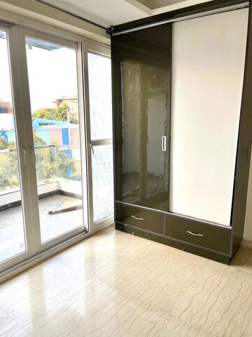 Room in 3.5 BHK Apartment at Emaar Emerald Floors, Sector 65 – for Rent