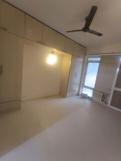 3.5 BHK + Pooja Room,Servant Room Apartment For Rent in Emaar Emerald Floors