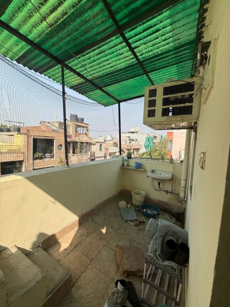 Balcony, kalkaji 1 Bedroom 500 Sq.Ft. Builder Floor In Kalkaji Delhi 9920002