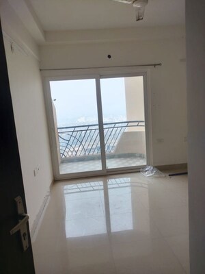 Room in 3 BHK Apartment at Express Zenith, Sector 77 – for Rent