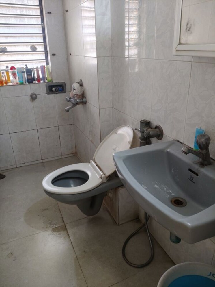 Bathroom, k-raheja-raheja-nest 2 Bedroom 1000 Sq.Ft. Apartment In Powai Mumbai 9920015