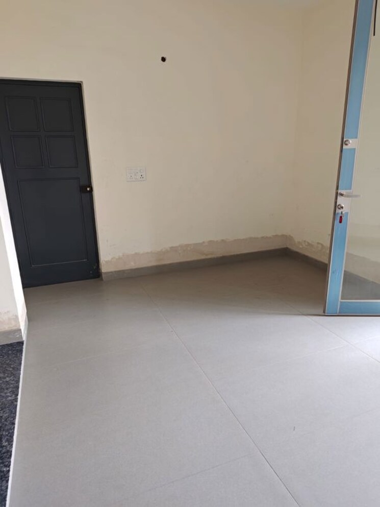 Team Area, shivalik colony Commercial Office Space 1400 Sq.Ft. In Shivalik Colony Delhi 9920008