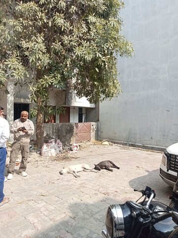 Parking in 4 BHK Independent House at Gomti Nagar – for Sale