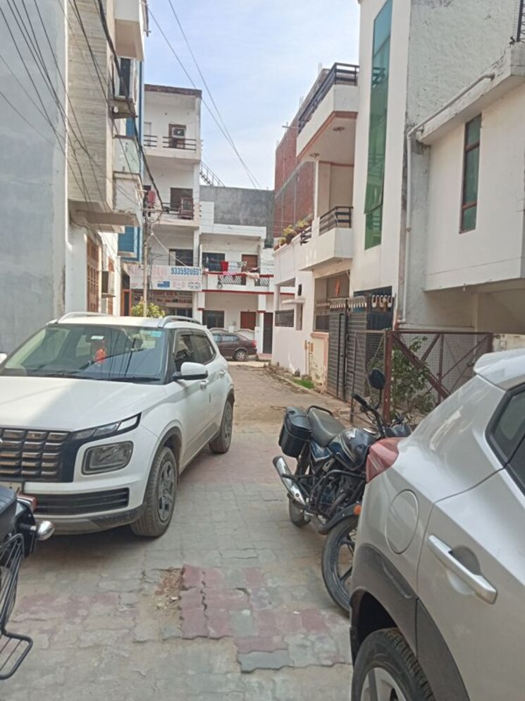  Parking, gomti nagar 4 Bedroom 800 Sq.Ft. Independent House In Gomti Nagar Lucknow 9920022