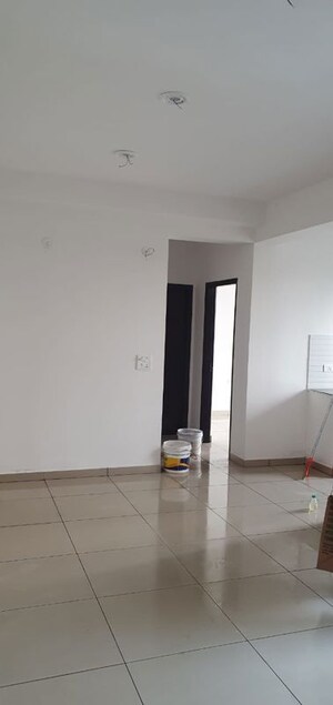 Room in 2 BHK Apartment at Gulshan Bellina, Sector 16 Greater Noida – for Rent