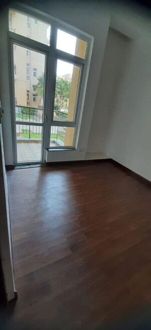 Room in 3.5 BHK Apartment at BPTP Park Elite Premium, Sector 84 – for Rent