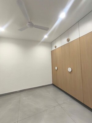 Room in 3 BHK Apartment at Kokapet – for Rent