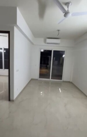 Room in 3 BHK Apartment at Smart World Orchard, Sector 61 – for Rent