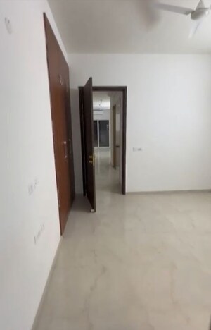 Room in 3 BHK Apartment at Smart World Orchard, Sector 61 – for Rent