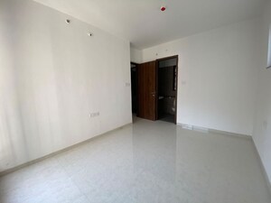 Room in 2 BHK Apartment at Pride World City Wellington, Charholi Budruk – for Rent