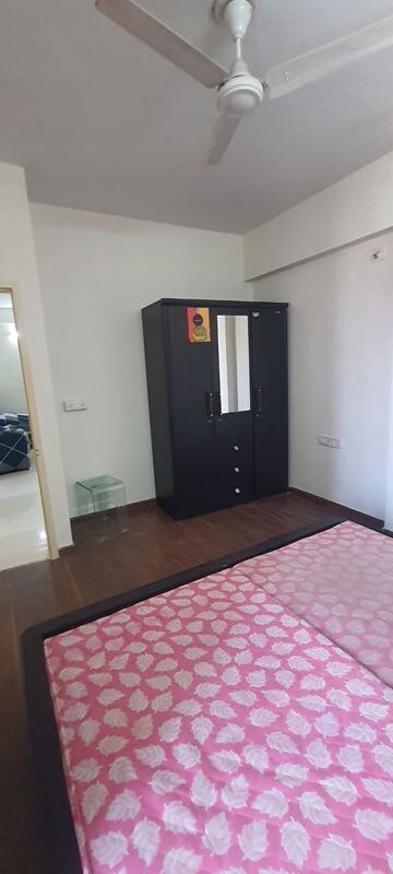 Room in 2 BHK Apartment at Makarba – for Rent