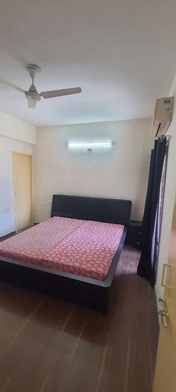 Bedroom in 2 BHK Apartment at Makarba – for Rent
