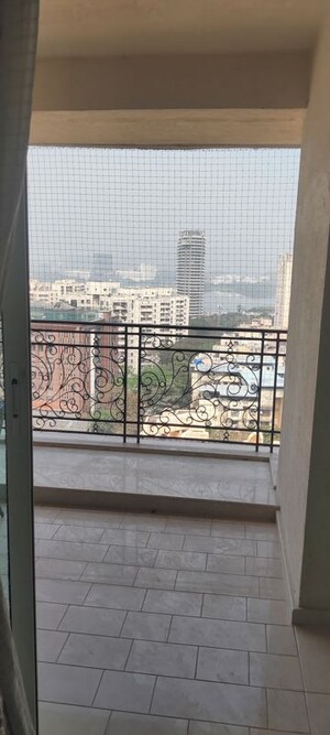 Terrace in 5 BHK Apartment at Hiranandani Gardens Richmond Tower, Powai – for Rent