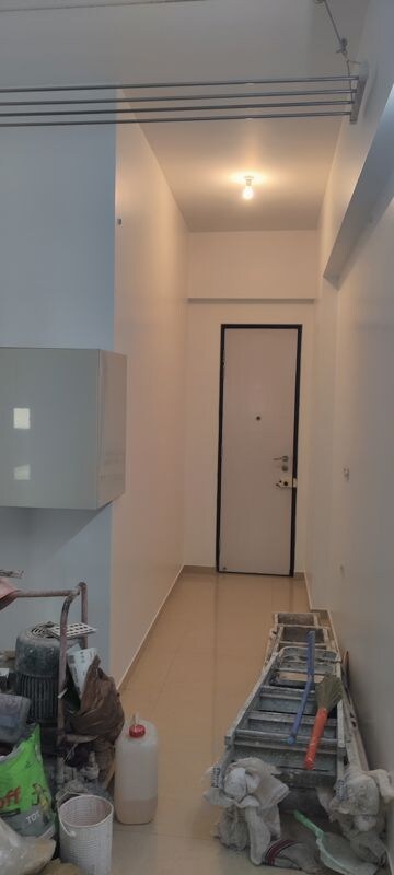 Room in 5 BHK Apartment at Hiranandani Gardens Richmond Tower, Powai – for Rent