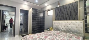 Room in 3 BHK Apartment at Sai Everest Solitaire Heights, Santacruz East – for Rent