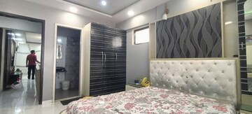 Room in 3 BHK Apartment at Sai Everest Solitaire Heights, Santacruz East – for Rent