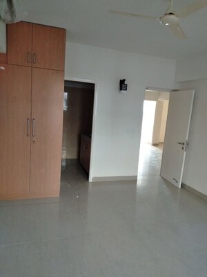 Room in 3 BHK Apartment at Emaar Emerald Floors Premier, Sector 65 – for Rent