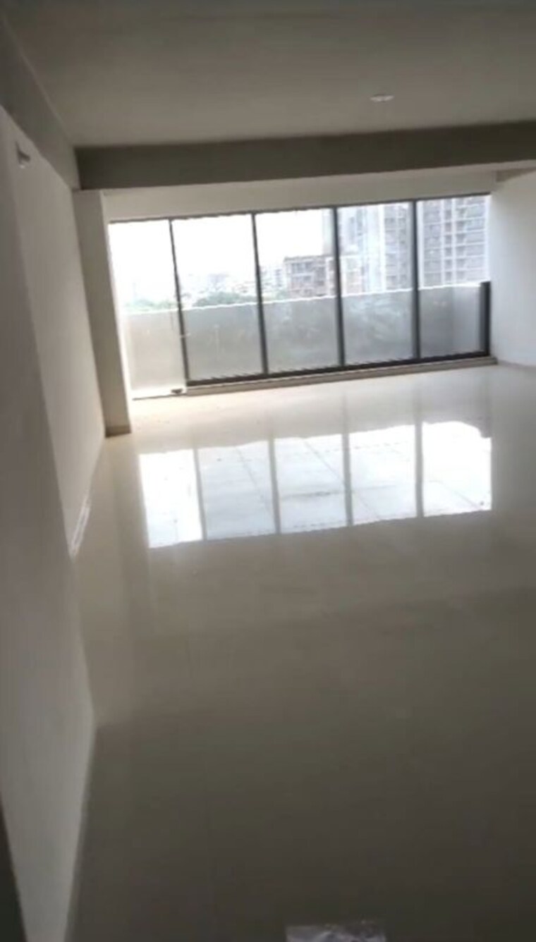 Room, sola Commercial Office Space 945 Sq.Ft. In Sola Ahmedabad 9920205