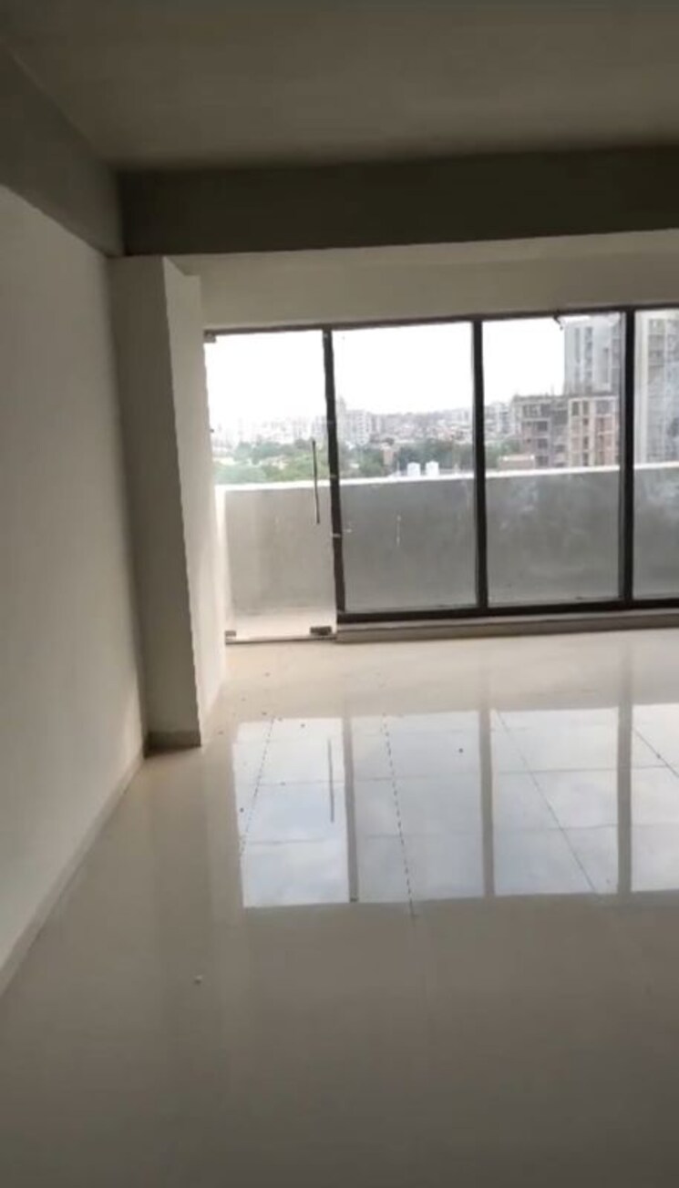 Room, sola Commercial Office Space 945 Sq.Ft. In Sola Ahmedabad 9920205